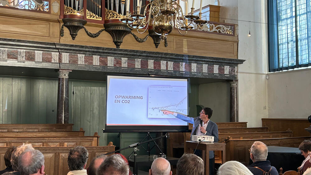 Klimaatcollege Bas Eickenhout in de Broekerkerk